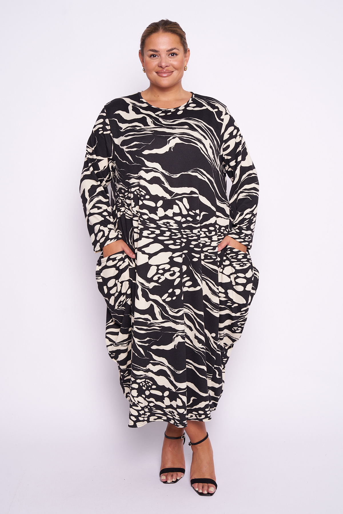 Plus Size Printed Cocoon Style Long Sleeve Dress With Pockets | Praslin ...
