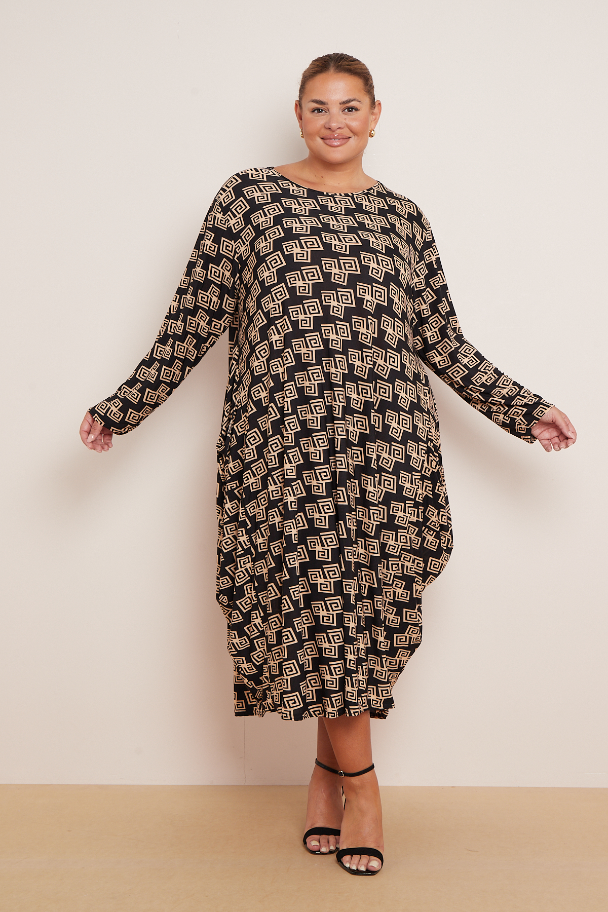 Plus Size Printed Cocoon Style Long Sleeve Dress With Pockets | Praslin ...